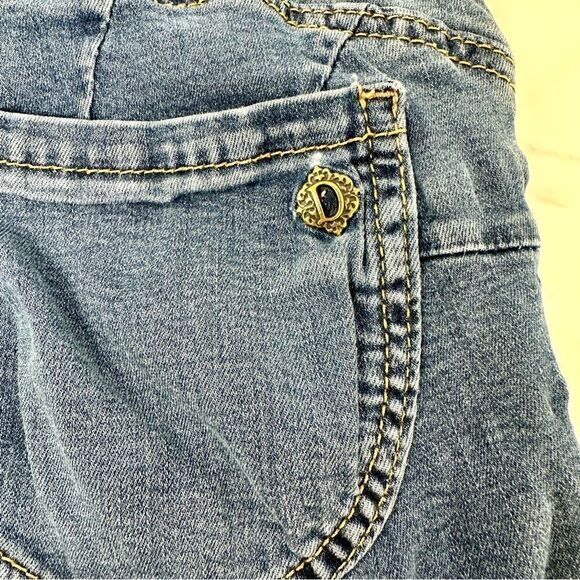 Democracy “Ab”solution Jean Shorts- Size 4 - Picture 8 of 10